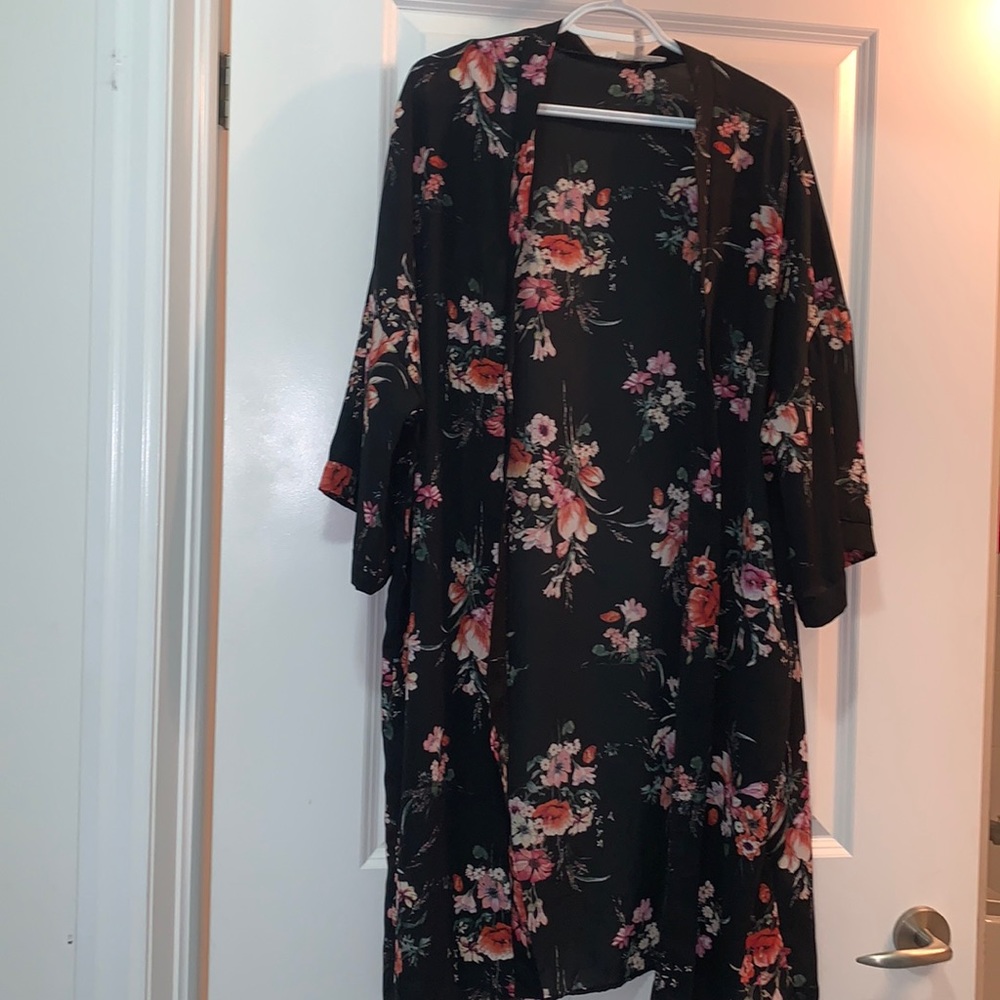 Floral Women’s Kimono (Navy Base Colour w Pinks)